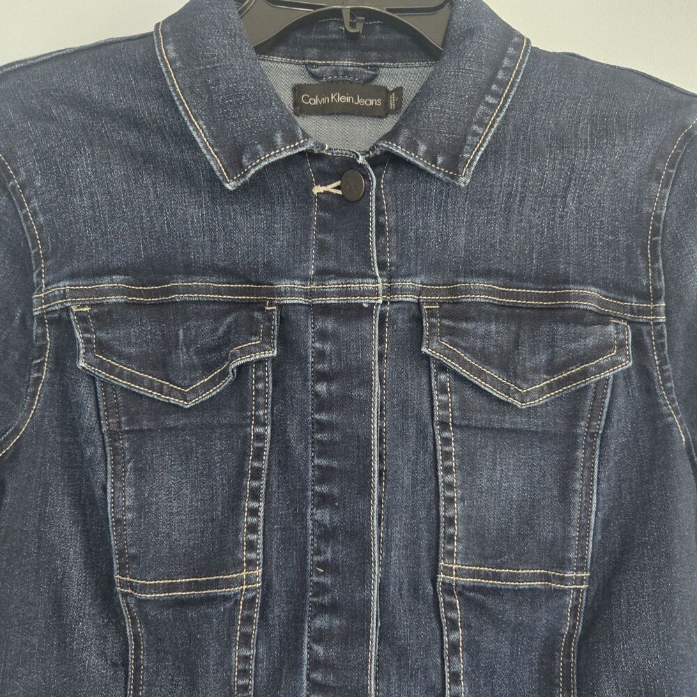 Calvin Klein Jeans Women’s Cropped Denim Trucker Jacket Dark Wash Size Small - Picture 4 of 8
